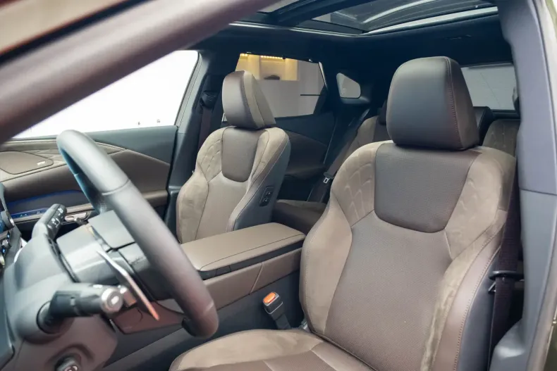 Lexus RX 450 din 2025 cu 8 km - oferta LEX118875 - foto 8