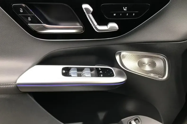 Mercedes-Benz GLC 200 din 2025 cu 14.927 km - oferta MER118888 - foto 8