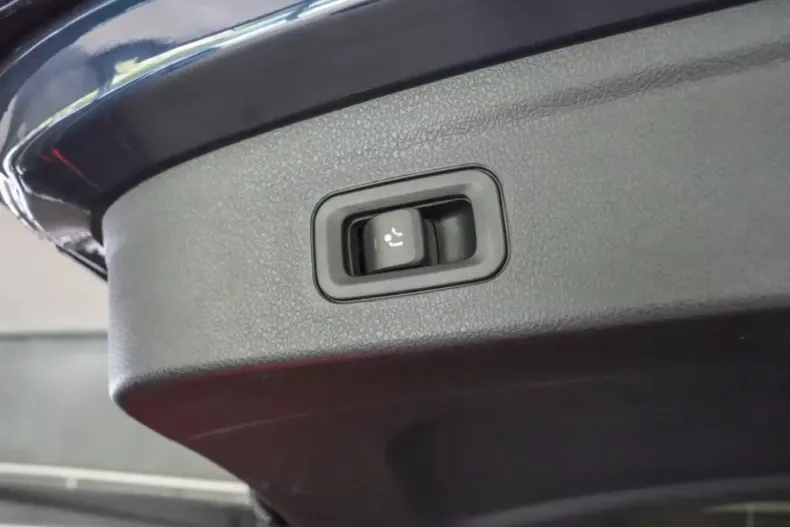 Mercedes-Benz GLE 450 din 2025 cu 9.500 km - oferta MER118895 - foto 19