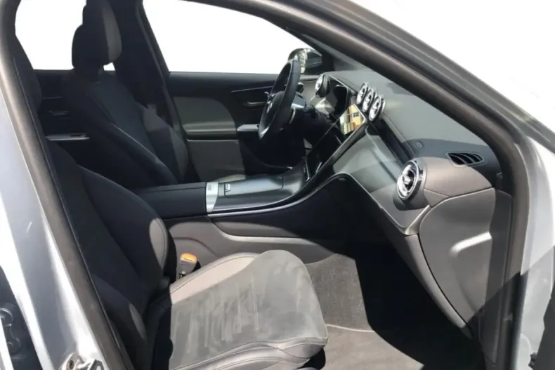 Mercedes-Benz GLC 200 din 2024 cu 16.994 km - oferta MER118909 - foto 3