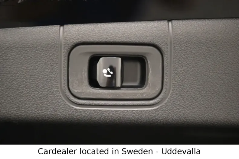 Mercedes-Benz E 220 din 2023 cu 7.400 km - oferta MER118914 - foto 6