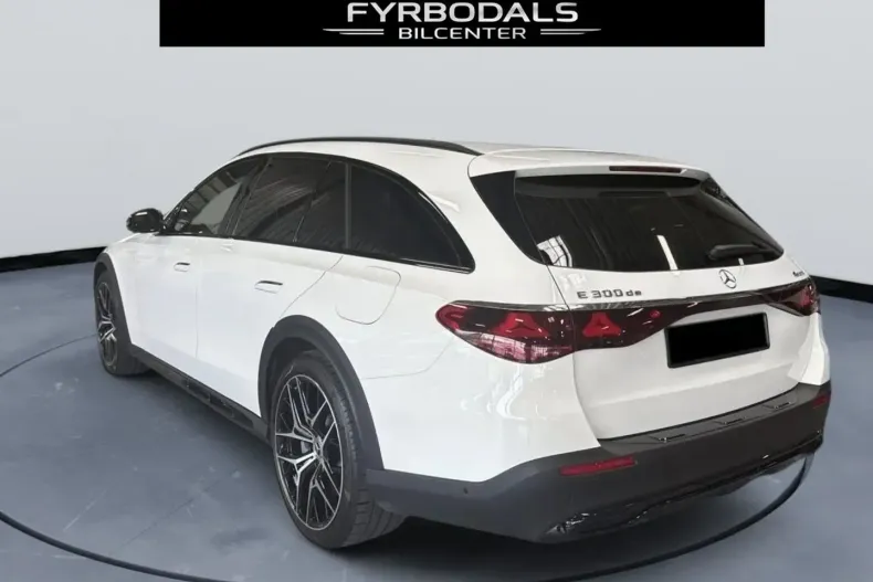 Mercedes-Benz E 300 din 2024 cu 8.500 km - oferta MER118915 - foto 6