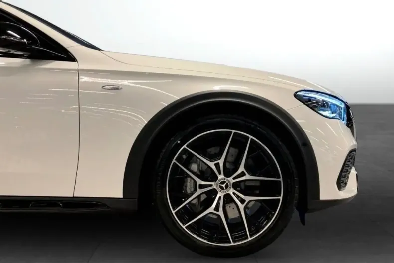 Mercedes-Benz E 300 din 2024 cu 8.500 km - oferta MER118915 - foto 10