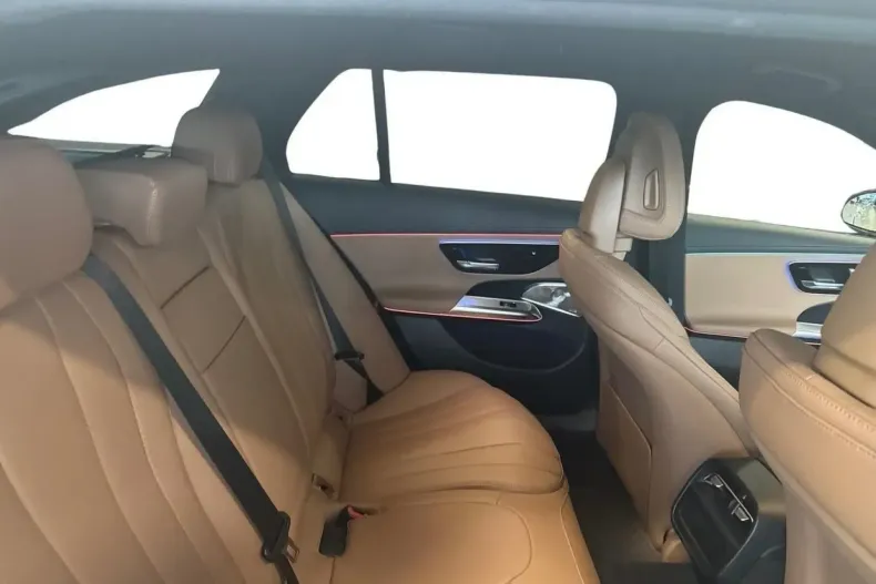 Mercedes-Benz E 300 din 2024 cu 8.500 km - oferta MER118915 - foto 18