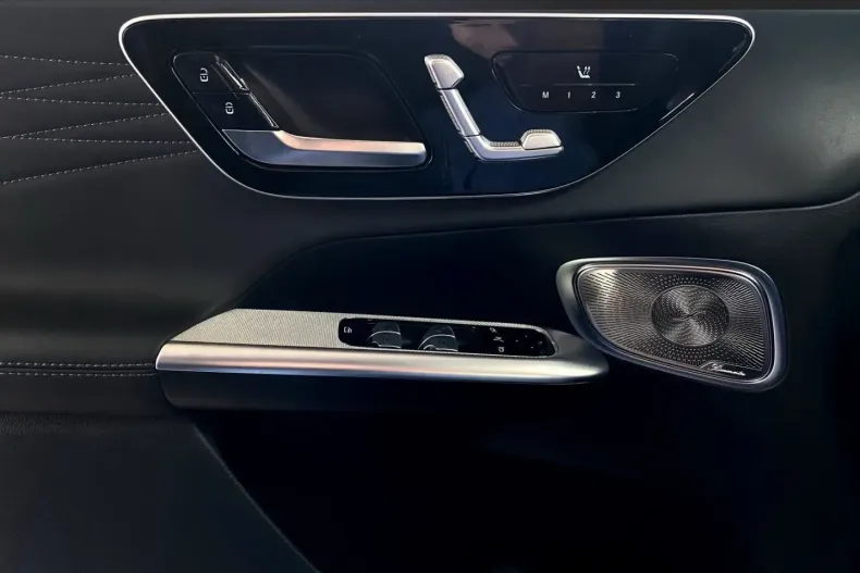 Mercedes-Benz GLC 300 din 2023 cu 3.180 km - oferta MER118980 - foto 14