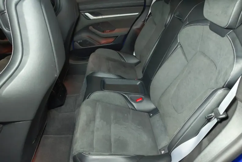 Porsche Taycan din 2024 cu 9.950 km - oferta POR118986 - foto 7