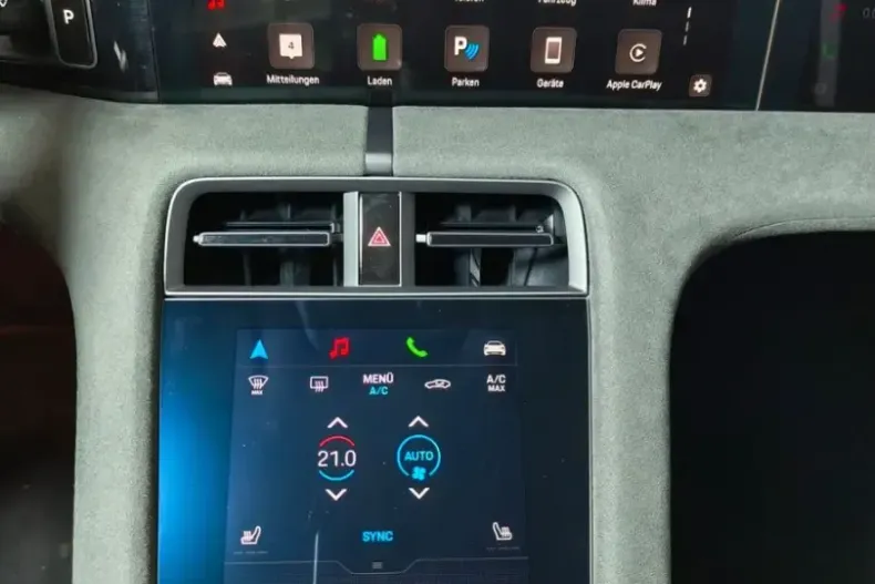 Porsche Taycan din 2024 cu 9.950 km - oferta POR118986 - foto 12