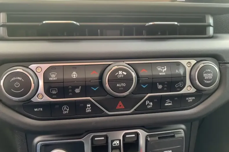 Jeep Wrangler din 2024 cu 10 km - oferta JEE118996 - foto 3