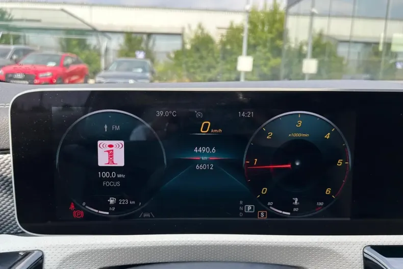 Mercedes-Benz CLA 180 din 2020 cu 66.011 km - oferta MER118999 - foto 11