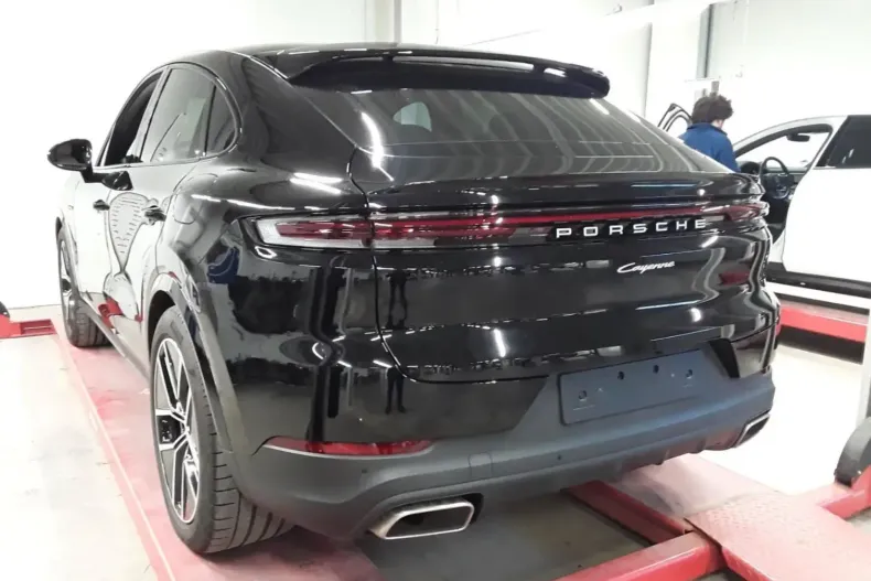 Porsche Cayenne din 2023 cu 19.800 km - oferta POR119011 - foto 3