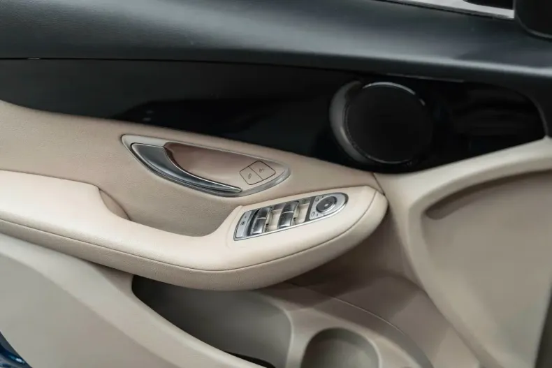 Mercedes-Benz GLC 200 din 2020 cu 97.700 km - oferta MER119015 - foto 10