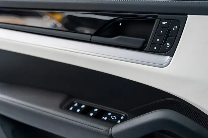 Porsche Cayenne din 2023 cu 16.200 km - oferta POR119017 - foto 8