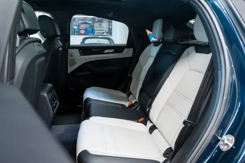 Porsche Cayenne din 2023 cu 16.200 km - oferta POR119017 - foto 13