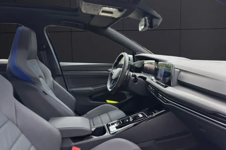 Volkswagen Golf din 2024 cu 11.500 km - oferta VOL119026 - foto 13