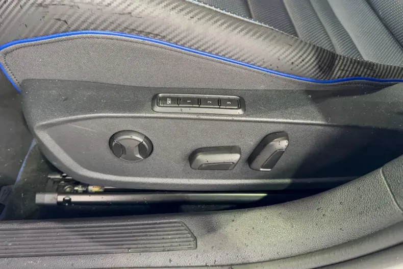 Volkswagen Golf din 2023 cu 13.900 km - oferta VOL119028 - foto 10