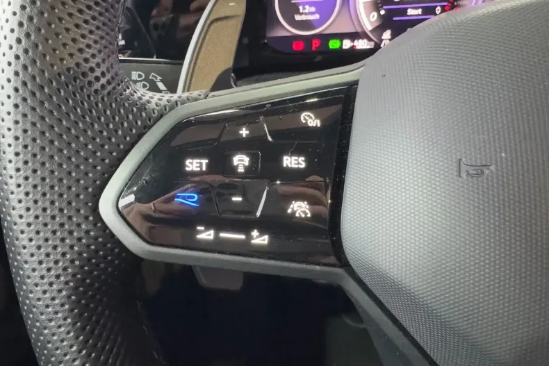 Volkswagen Golf din 2023 cu 13.900 km - oferta VOL119028 - foto 15