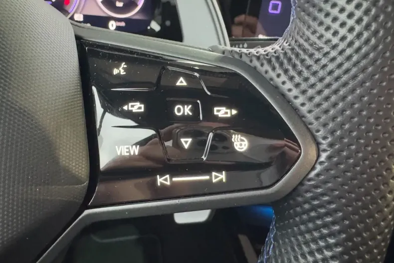 Volkswagen Golf din 2023 cu 13.900 km - oferta VOL119028 - foto 16