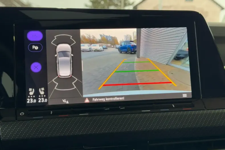 Volkswagen Golf din 2023 cu 13.900 km - oferta VOL119028 - foto 25