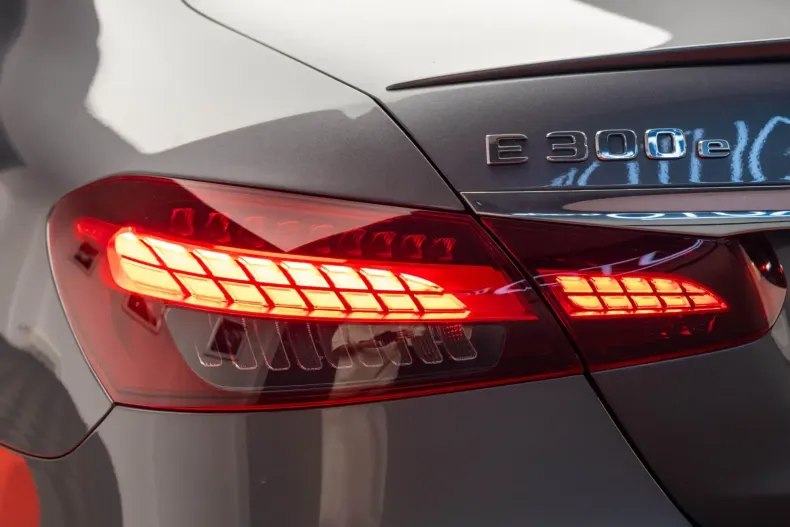 Mercedes-Benz E 300 din 2021 cu 42.000 km - oferta MER119036 - foto 11