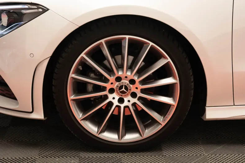 Mercedes-Benz CLA 200 din 2023 cu 30.150 km - oferta MER119039 - foto 8