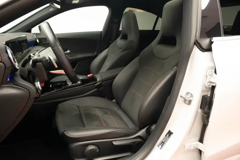 Mercedes-Benz CLA 200 din 2023 cu 30.150 km - oferta MER119039 - foto 20