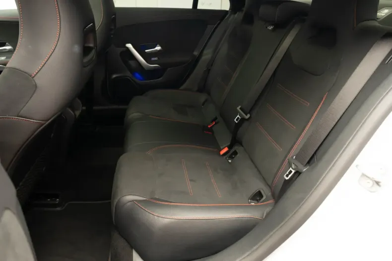 Mercedes-Benz CLA 200 din 2023 cu 30.150 km - oferta MER119039 - foto 23