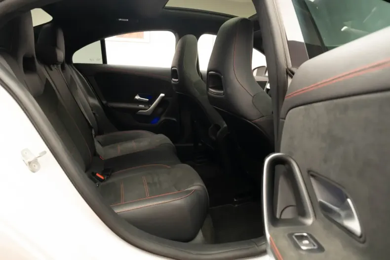 Mercedes-Benz CLA 200 din 2023 cu 30.150 km - oferta MER119039 - foto 27