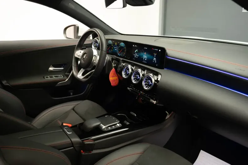 Mercedes-Benz CLA 200 din 2023 cu 30.150 km - oferta MER119039 - foto 29