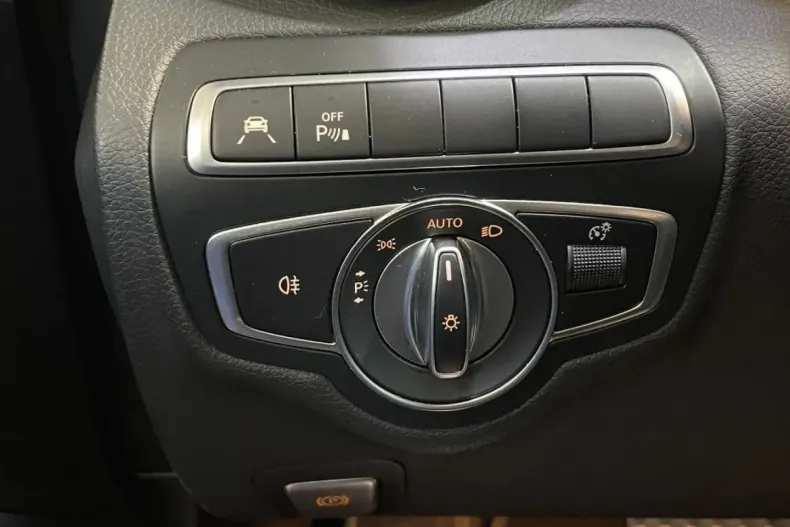 Mercedes-Benz C 63 AMG din 2020 cu 50.200 km - oferta MER119043 - foto 23