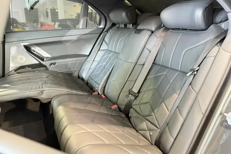 BMW i7 din 2024 cu 30.000 km - oferta BMW119048 - foto 30