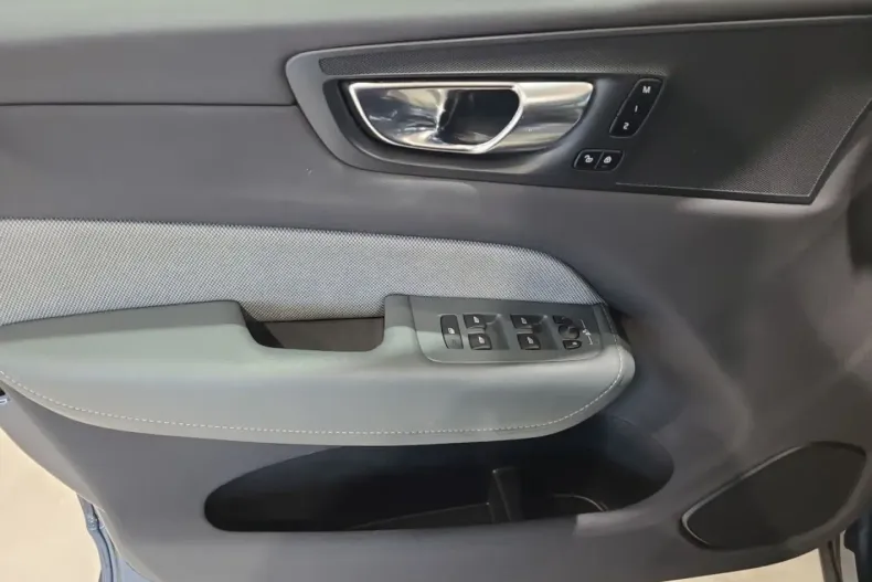 Volvo XC60 din 2021 cu 35.590 km - oferta VOL119060 - foto 6