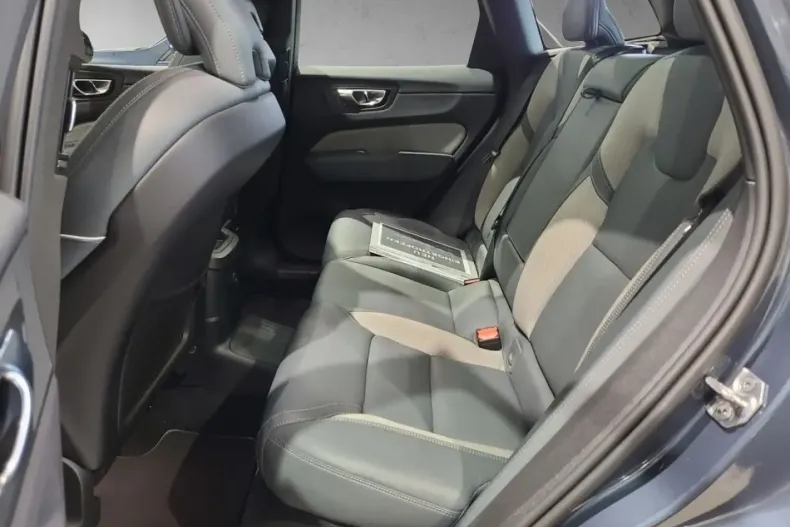 Volvo XC60 din 2021 cu 35.590 km - oferta VOL119060 - foto 8