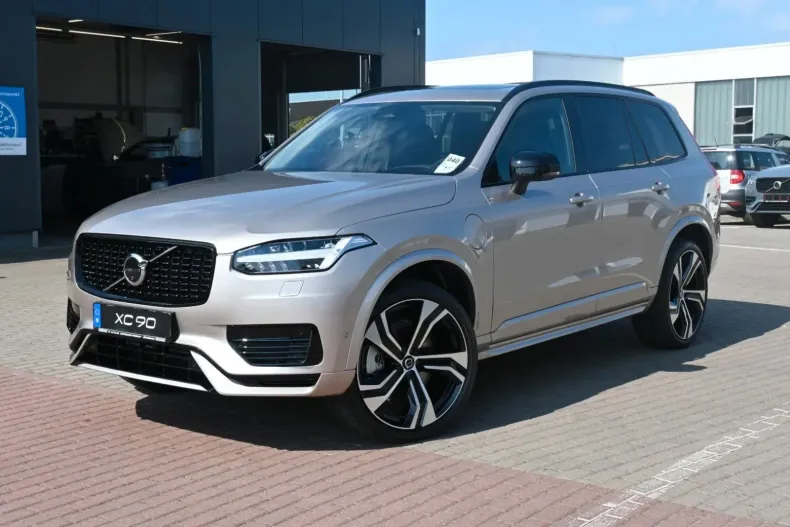Volvo XC90 din 2024 cu 4.900 km - oferta VOL119087 - foto 1