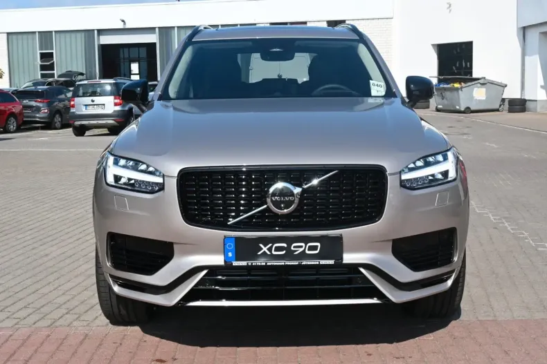Volvo XC90 din 2024 cu 4.900 km - oferta VOL119087 - foto 9