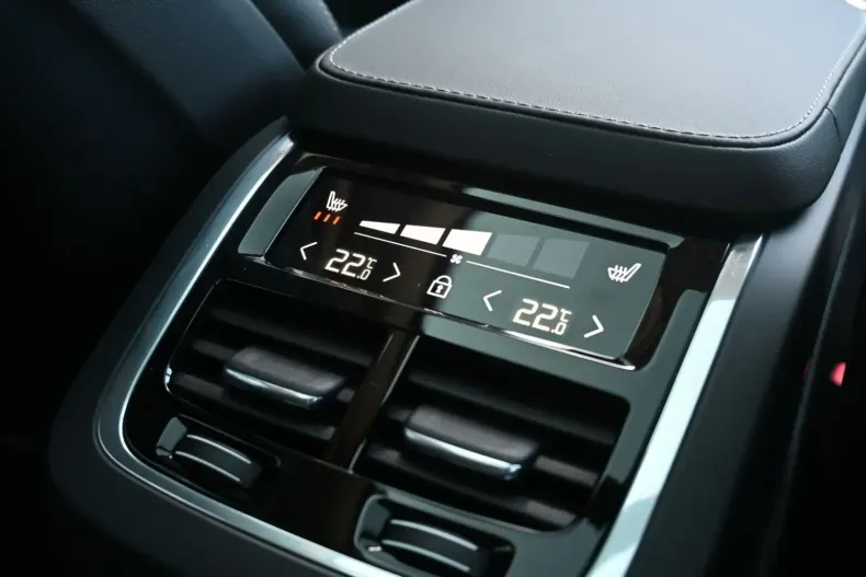 Volvo XC90 din 2024 cu 4.900 km - oferta VOL119087 - foto 17