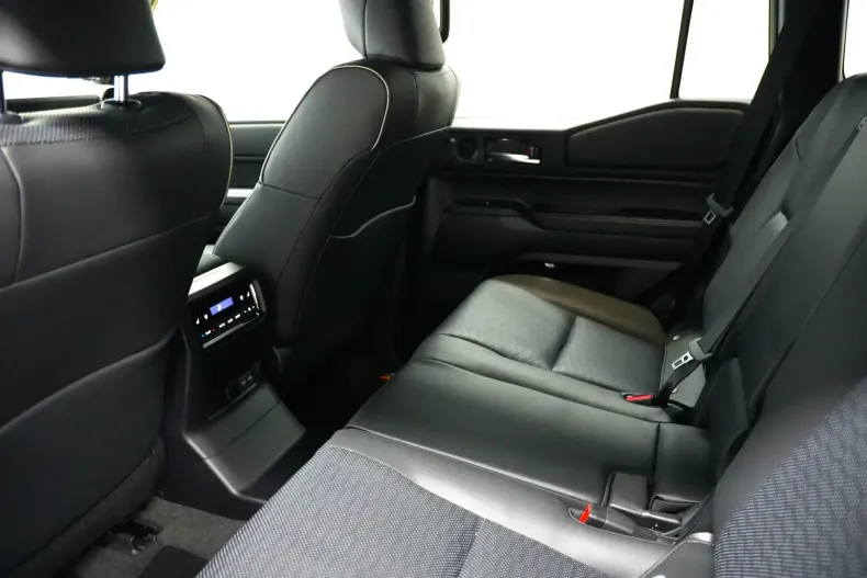 Toyota Land Cruiser din 2025 cu 2 km - oferta TOY119100 - foto 8