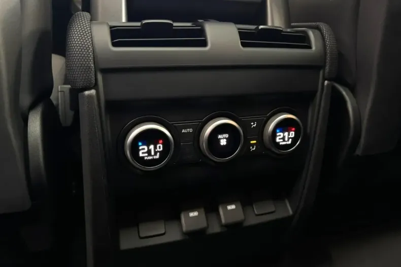 Land Rover Defender din 2023 cu 36.335 km - oferta LAN119102 - foto 18