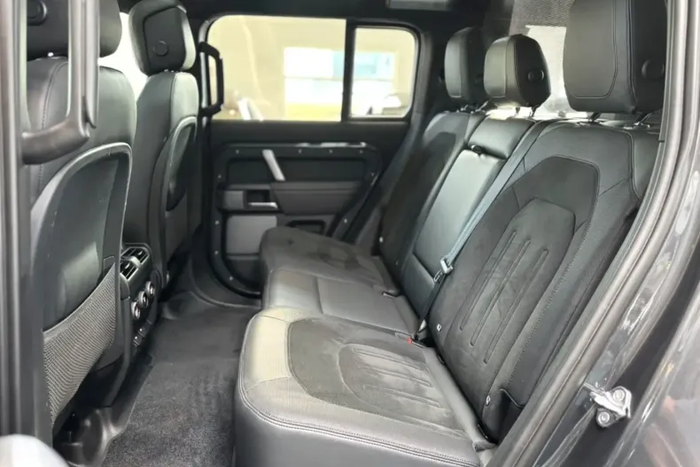 Land Rover Defender din 2023 cu 36.335 km - oferta LAN119102 - foto 19