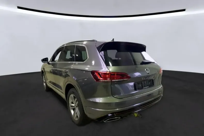 Volkswagen Touareg din 2023 cu 52.320 km - oferta VOL119147 - foto 2