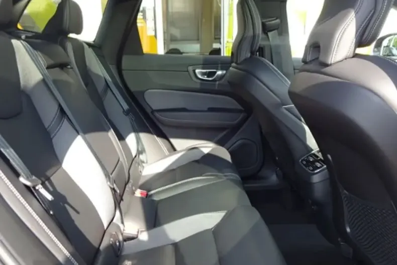 Volvo XC60 din 2023 cu 17.300 km - oferta VOL119148 - foto 17