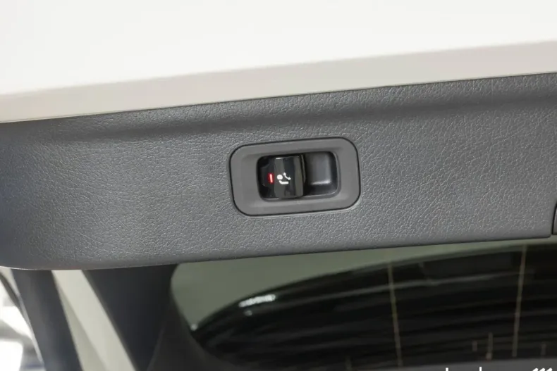 Mercedes-Benz EQE SUV din 2023 cu 7.067 km - oferta MER119161 - foto 9