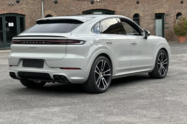 Porsche Cayenne din 2025 cu 9.900 km - oferta POR119175 - foto 3