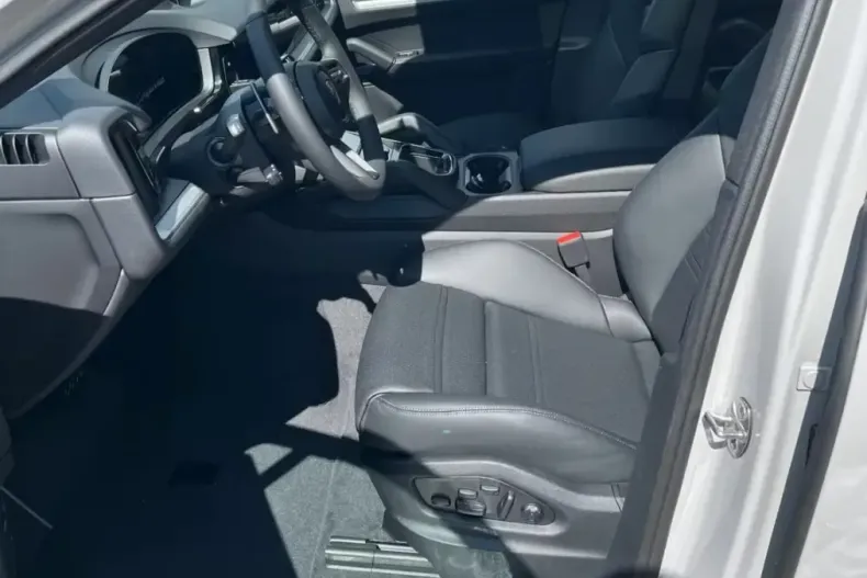 Porsche Cayenne din 2025 cu 6.950 km - oferta POR119182 - foto 6