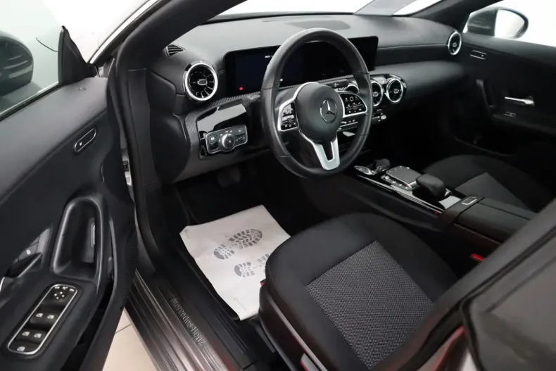 Mercedes-Benz CLA 200 din 2022 cu 74.250 km - oferta MER119220 - foto 6
