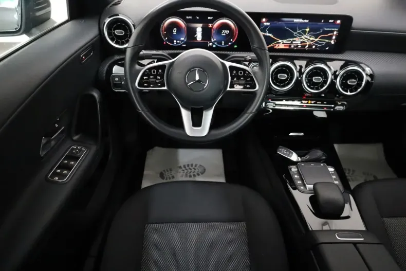 Mercedes-Benz CLA 200 din 2022 cu 74.250 km - oferta MER119220 - foto 8