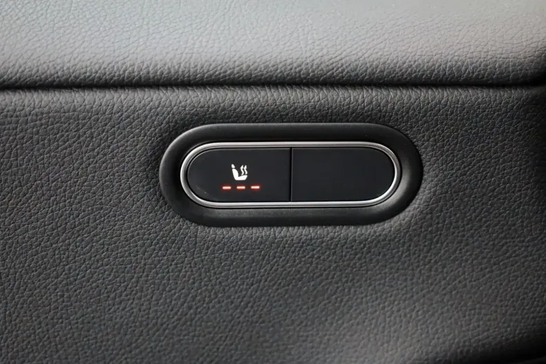 Mercedes-Benz CLA 200 din 2022 cu 74.250 km - oferta MER119220 - foto 11