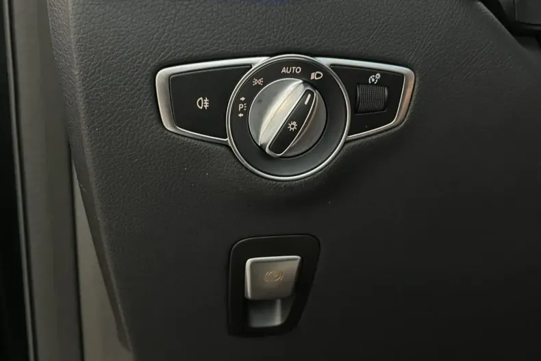 Mercedes-Benz EQC din 2021 cu 86.777 km - oferta MER119226 - foto 26