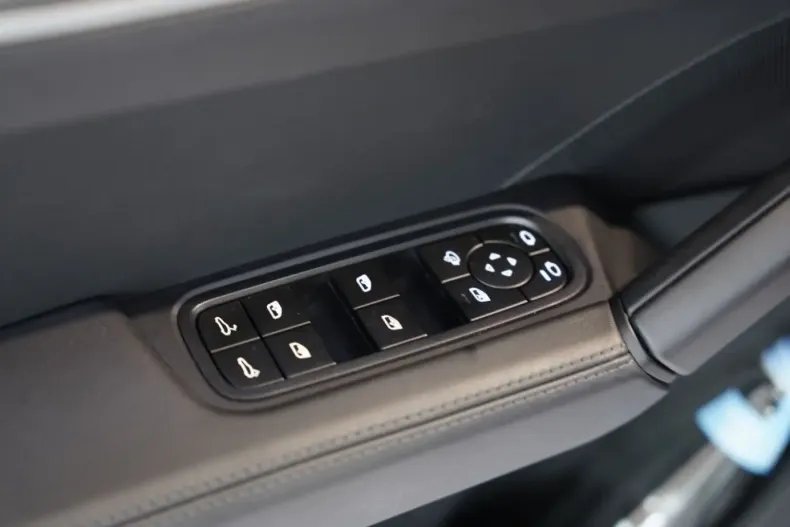 Porsche Cayenne din 2024 cu 26.500 km - oferta POR119244 - foto 27