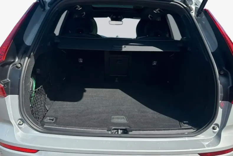 Volvo XC60 din 2023 cu 42.911 km - oferta VOL119268 - foto 5