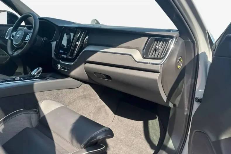 Volvo XC60 din 2023 cu 42.911 km - oferta VOL119268 - foto 9